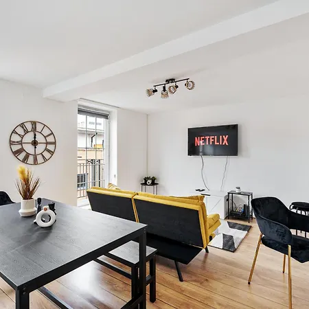 Sleek Shoreditch Hideout - 2 Bed Gem With Balcony In Central London-2