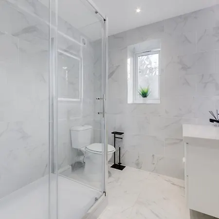 Modern 1 Bed Apartment - Nine Elms, Battersea-2