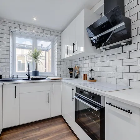 Modern 1 Bed Apartment - Nine Elms, Battersea-2