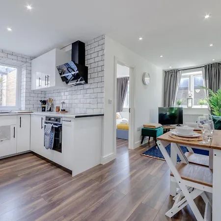 Modern 1 Bed Apartment - Nine Elms, Battersea-3