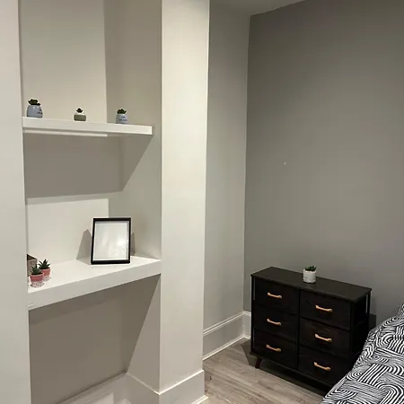 Cozy Two Bed In Brixton Next To Station-3