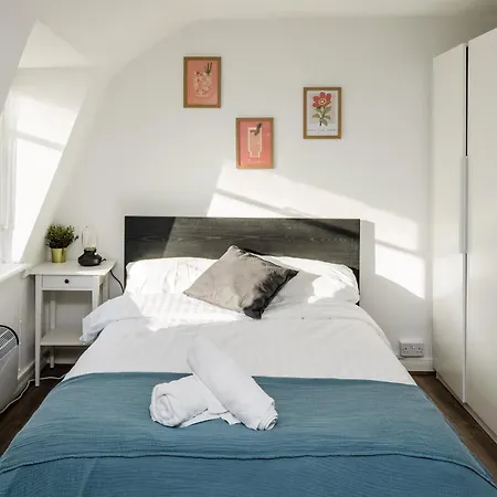 Bright Fitzrovia Studio-2