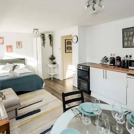 Bright Fitzrovia Studio-3