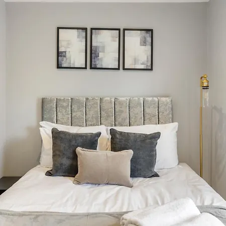 Wembley Luxury 3 Bedroom-3