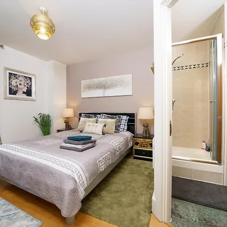 St George Thames Apartment-2