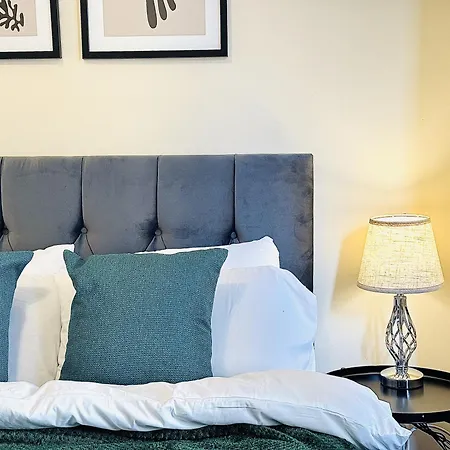 Falcon - 2 Bedroom Ground Floor Flat In Central London-2