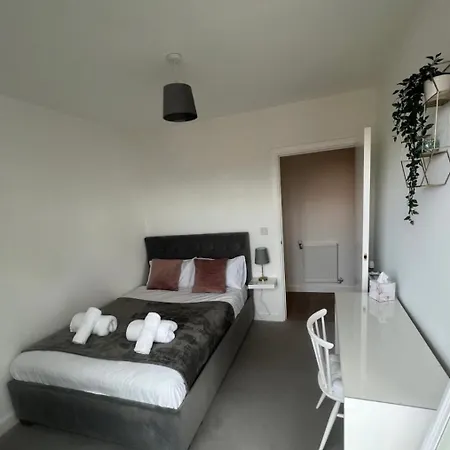 Private Room In London With Balcony-2