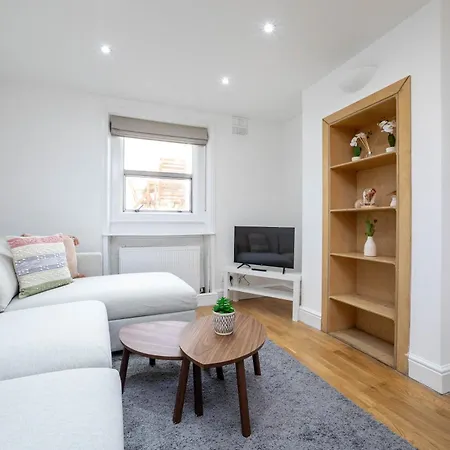 3 Bedroom House In Notting Hill-3