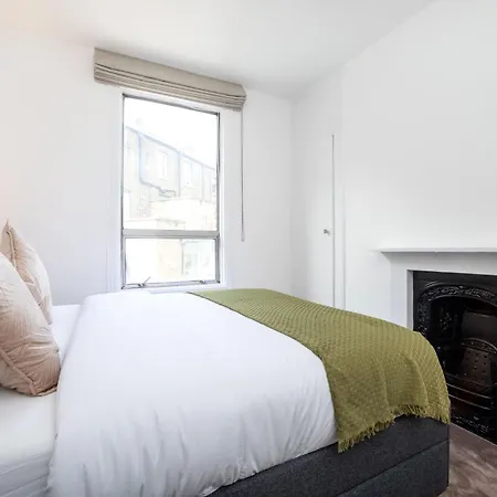 3 Bedroom House In Notting Hill-2