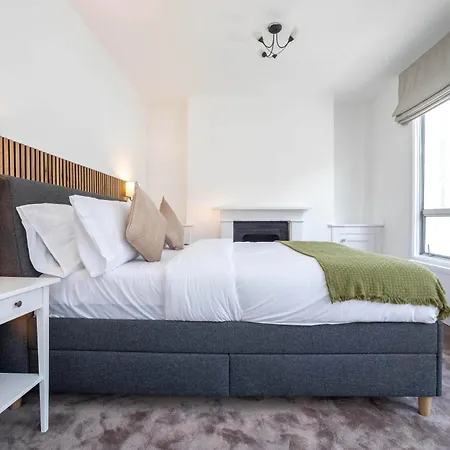 3 Bedroom House In Notting Hill-2