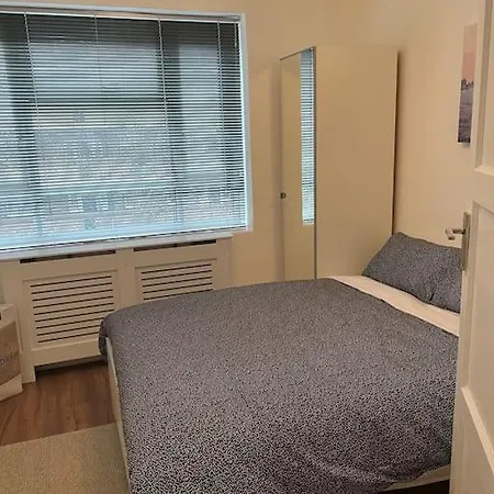 Flat In White City - Westfield-3