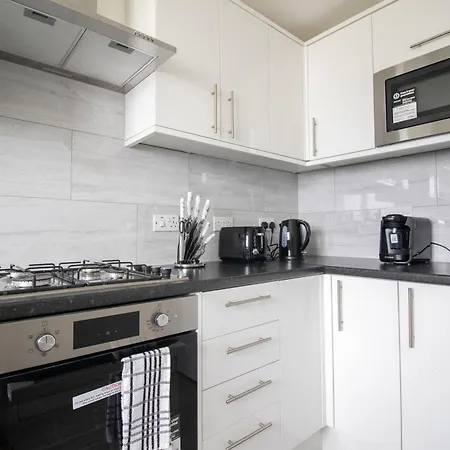 Newly Launched Two Bedroom House By Den Accommodation Short Lets & Serviced Accommodation With Garden-2