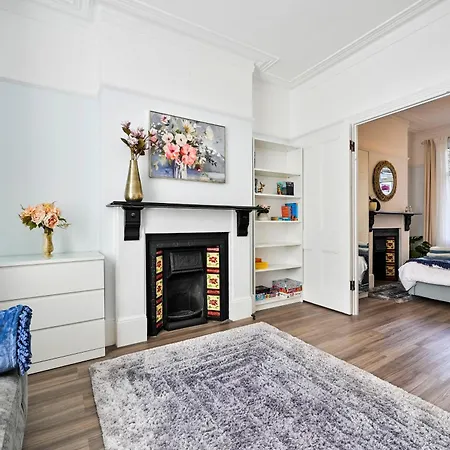 Greenwich Holiday Home-2