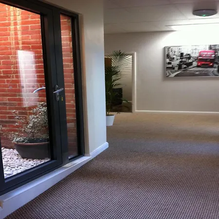 Lyall Apartment Hotel-3