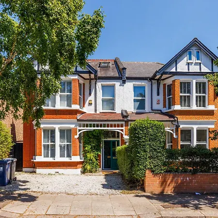 6 Bedroom House By Av Stays Acton Sleeps 11 Free Parking-2