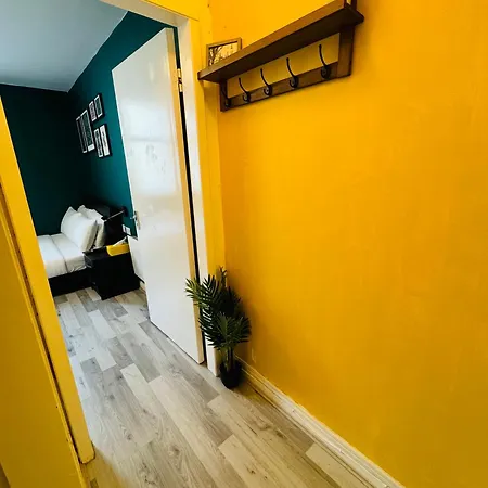 Unique Studio Flat In City 1110-2