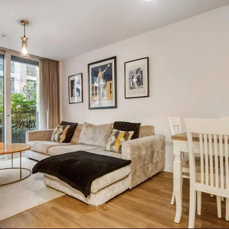 Chelsea Chic: An Upscale And Modern Flat-2