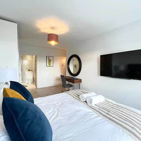 C3717, Luxury 2 Bedroom Flat In Wembley-2