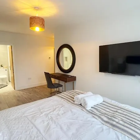 C3717, Luxury 2 Bedroom Flat In Wembley-3