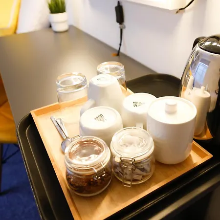 Stylish Rooms 1-Minute Walk To Camden Town Metro, Shops, Cafes, Bars & Restaurants With Shared Bathrooms-3