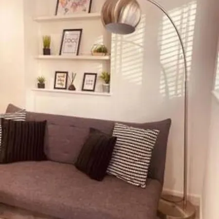 Modern 1 Bed Flat In Hackney With Parking-3