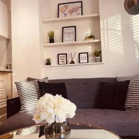 Modern 1 Bed Flat In Hackney With Parking-2