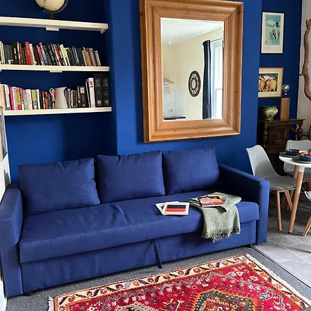 Camden Town Contemporary Apartment 2 In-3