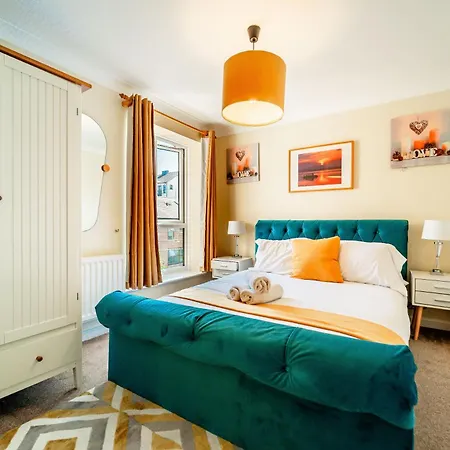 Luxury Riverview Apartment: Excel & Canary Wharf Proximity-2