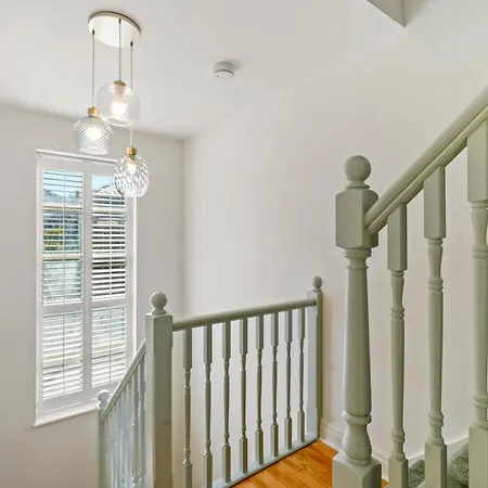Clapham Common Mews: Refurbished 3-Bedroom with Parking-2