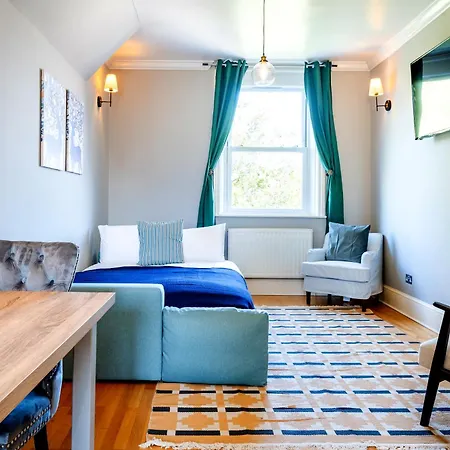 Large 1 Bedroom In Center Of London-3