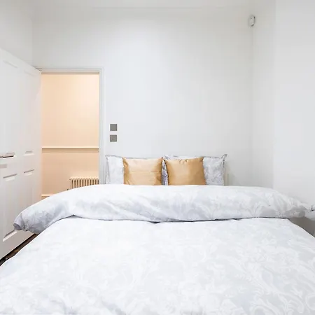 High End Two Bedroom Apartment, Covent Garden-3