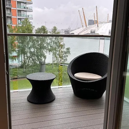 Luxurious 2 Bedroom Apartment In Canary Wharf-2