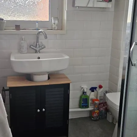 Small East London Room -Girls Only-3