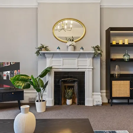 Parea Living - Leytonstone, 2-Bedroom Serviced Apartment, Free Parking, Remote Working-2