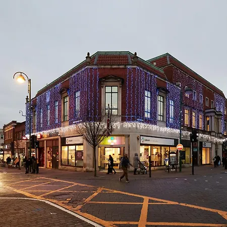 Parea Living - Leytonstone, 2-Bedroom Serviced Apartment, Free Parking, Remote Working-3