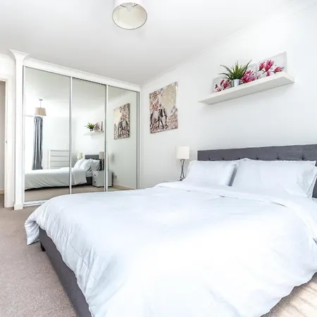 Luxury Apartment In Canary Wharf-3