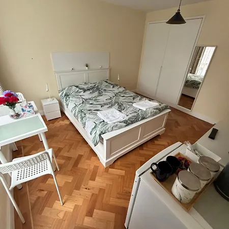 Wembley Stadium Large Double Room-2