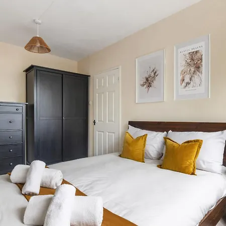 Parea Living - Cosy Flat With Skyline Views Beside Canary Wharf-2