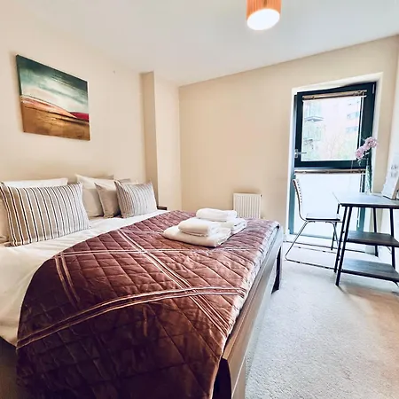 Canada Water Se16 7Aq 2Bed Apartment-3