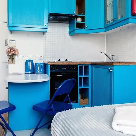 Portobello Road Artistic Studios 'BUDGET'-2
