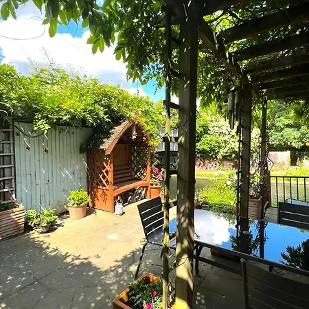 Canal View House: City of London Oasis-3