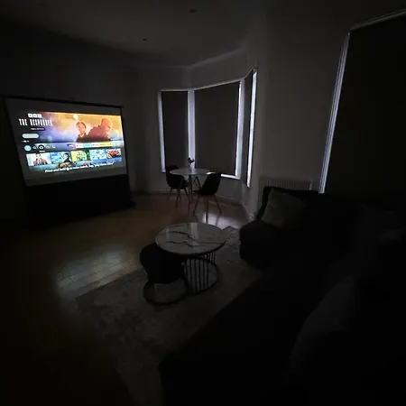 Spacious 2 Bed Flat In London-2