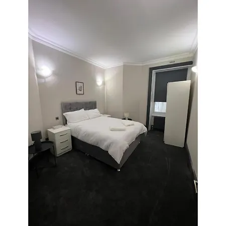 Fabulous 3 Bed Flat Near Edgware Road Station-3