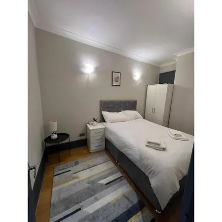 Fabulous 3 Bed Flat Near Edgware Road Station-2