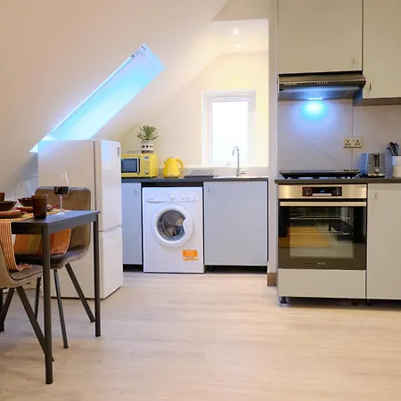 Goldersgreen Apartments By Sleepy-3