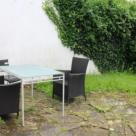 Large Garden Apartment On Golders Green High Road-2