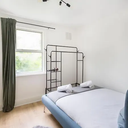 Two Bedroom Apartment In Dalston-2