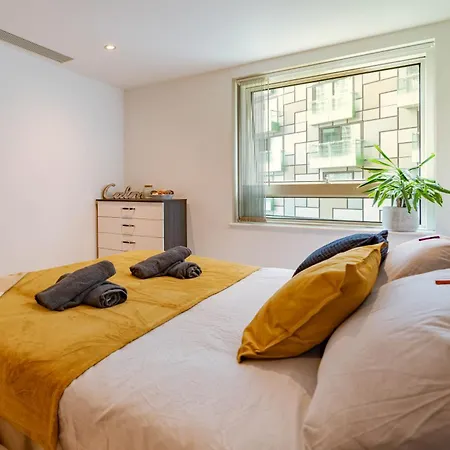 Stylish And Comfortable Canary Wharf Apartment Perfect For Long Stays-2