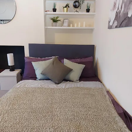Large 4 Bedrooms Golders Green-3
