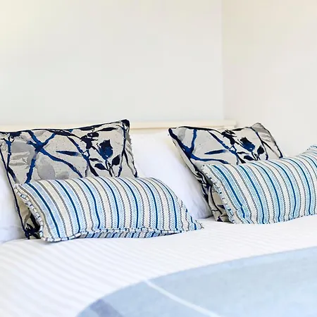 New Chic 3-Bed Flat In Clapham-2